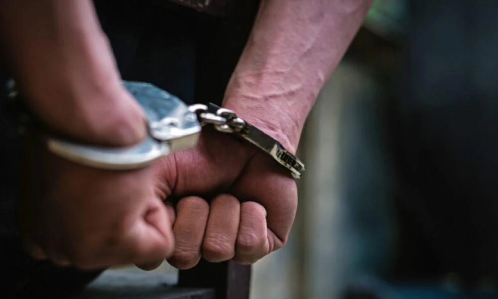 Χειροπέδες σε 2 άτομα για ναρκωτικά στο κέντρο της Αθήνας - Κατασχέθηκε πάνω από ένα κιλό κρυσταλλικής μεθαμφεταμίνης